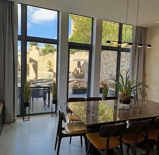 Villa Vera With Private Pool Near Valletta